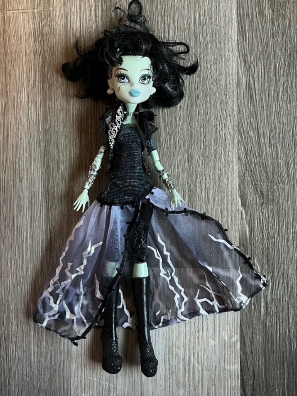 Monster high ghouls rule frankie stein